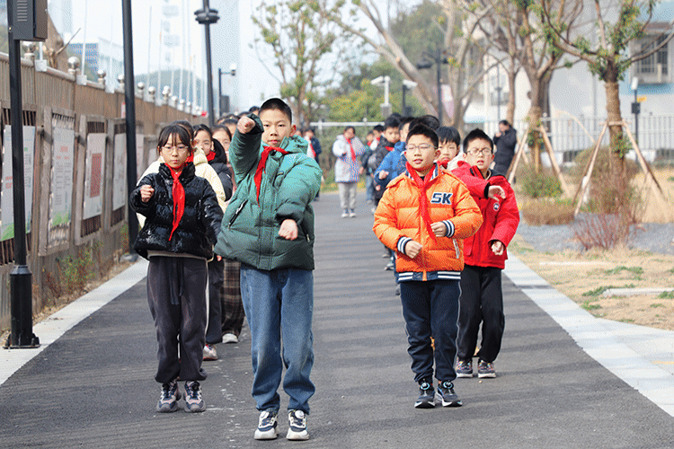 b036edf80ccf4a12b8754789dc505a53.gif